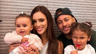 'Me deparo com coisas horríveis': esposa de Neymar, Bruna Biancardi reage à ataques e crimes contra Mavie e Mel, filhas com o jogador