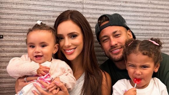 'Me deparo com coisas horríveis': esposa de Neymar, Bruna Biancardi reage à ataques e crimes contra Mavie e Mel, filhas com o jogador