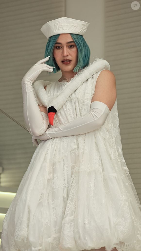 Em 'Icônica: De Faxineira à Fashionista', Gabb vive Pitonisa, diretora criativa da marca Icônica e uma verdadeira lenda do universo fashion