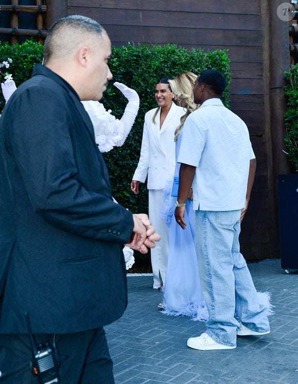 Endrick e Gabriely Miranda surgem sorridentes em chá de bebê luxuoso em São Paulo; veja os looks escolhidos pelos futuros papais para celebrar a chegada de Kendrick