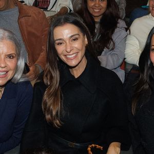 Prestigiada por amigas e colegas do meio artístico, Taís Araújo recebeu o carinho de Sabrina Sato, Mônica Martelli e Astrid Fontenelle durante a estreia de 'Mudando de Pele', que já chegou aos palcos paulistanos com ingressos esgotados