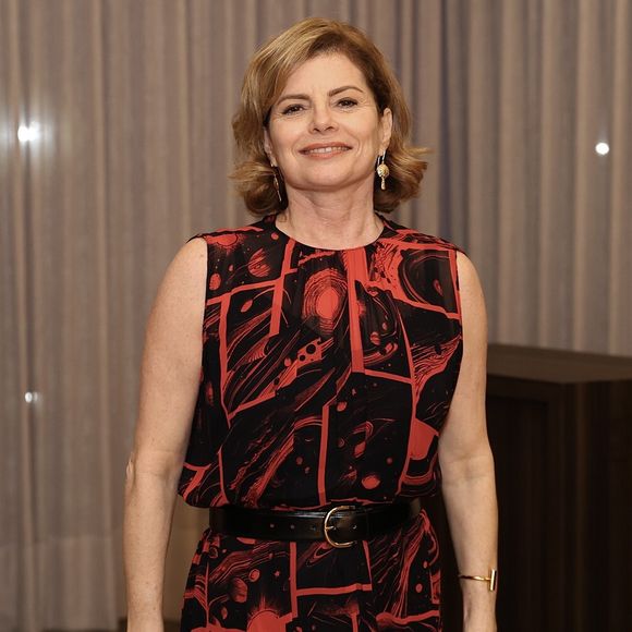 Debora Bloch também manteve o visual da personagem, ao contrário de diversas atrizes que já exibem cabelos diferentes após o fim oficial das gravações