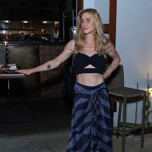 Amora Mautner no aniversário de Carolina Dieckmmann