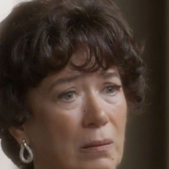 Novela 'Garota do Momento': Maristela fica preocupada quando percebe que Juliano está com uma arma.