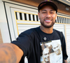 Neymar largou o futebol para virar YouTuber? Na expectativa de ser convocado para a Copa do Mundo de 2026, o atacante revisita lugares de antes da fama: 'Tinha dias que era difícil'