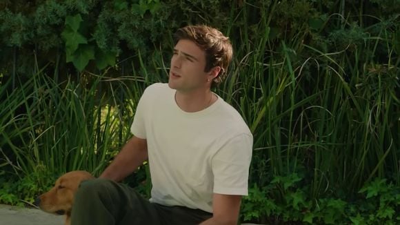 Privacidade e luxo sem ostentação: mansão de Jacob Elordi, de 'O Morro dos Ventos Uivantes', em Hollywood tem paisagismo exuberante e cozinha minimalista