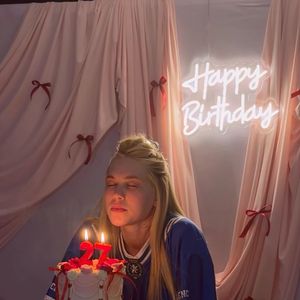 Virgínia foi para Madrid comemorar o aniversário de 27 anos