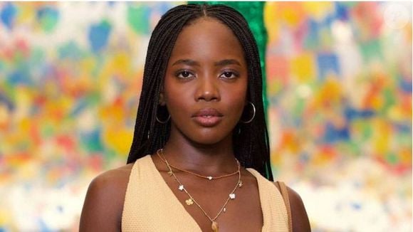 Leona (Clara Moneke) fica com Samuel (Juan Paiva) no final da novela Dona de Mim