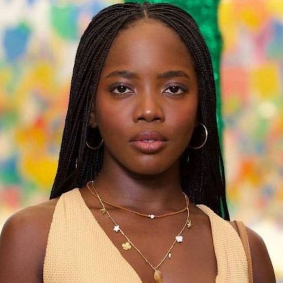 Leona (Clara Moneke) fica com Samuel (Juan Paiva) no final da novela Dona de Mim