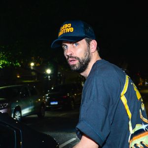 Gerard Piqué marcou presença no aniversário de Rafaella Santos