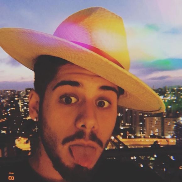 Já nas redes sociais, Zé Felipe sempre foi fã de caretas, como bicos e línguas para fora