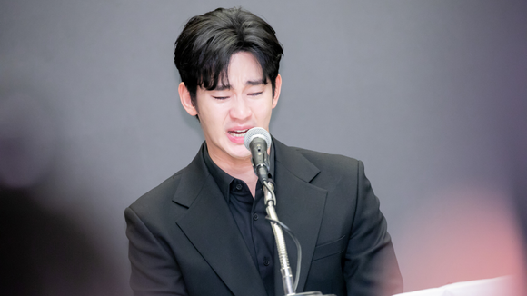 Kim Soo-hyun perde milhões (de novo!): marca dispensa astro coreano após danos à reputação e prejuízo de 130 milhões