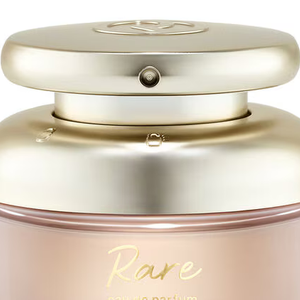 Rare Beauty Eau de Parfum aposta em baunilha sofisticada com duração estimada de até 12 horas