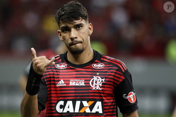Mesmo antes de acertar o retorno ao Flamengo, Lucas Paquetá já planeja uma nova fase no Brasil e constrói uma mansão de luxo na Barra da Tijuca, segundo informações do jornal Extra