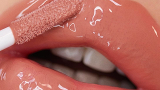 Este é o gloss que fez mais sucesso em 2024 e segue o mais vendido do momento