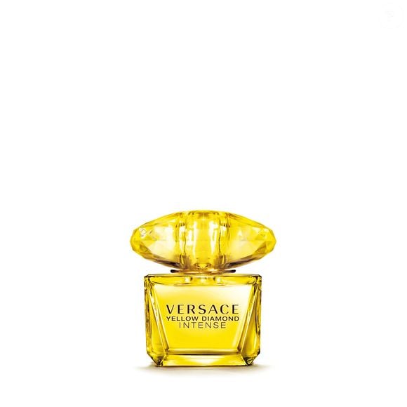 Yellow Diamond, de Versace: Inspirado no brilho de um diamante iluminado pelo sol, o Yellow Diamond, de Versace, aposta em uma fragrância floral fresca e vibrante. Segundo a descrição do produto, a composição destaca luminosidade, sensualidade e feminilidade, em uma proposta associada ao glamour da marca