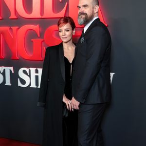 David Harbour já estava com a imagem bastante afetada entre o público por conta do mais recente álbum de Lily Allen, ‘West End Girl’, lançado no último dia 24