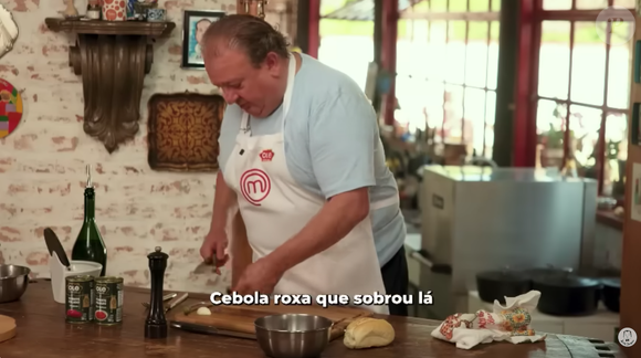 Receita leva ingredientes simples: além do pão, carne moída, azeitona e cebola roxa