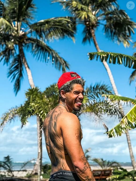 Internautas se divertiram com a nova postura de solteiro de Zé Felipe