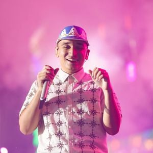 Cantor João Gomes aparece em hospital, recebe diagnóstico de influenza e cancela shows. Confira todos os detalhes do estado de saúde