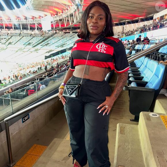 No entanto, as pernas da cantora causaram na web: "Jojo tá lindona... Mas por que as pernas não afinam também?", disparou uma pessoa