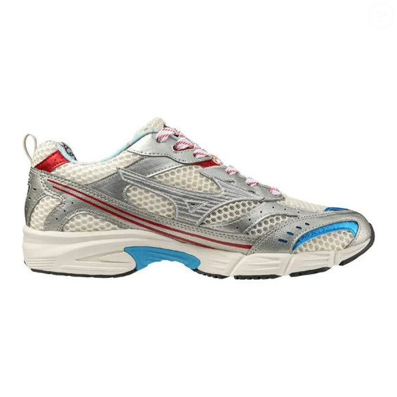 O MZR Osaka Pack homenageia a herança japonesa da Mizuno e traduz o conceito de dualidade em cores, luz e movimento urbano