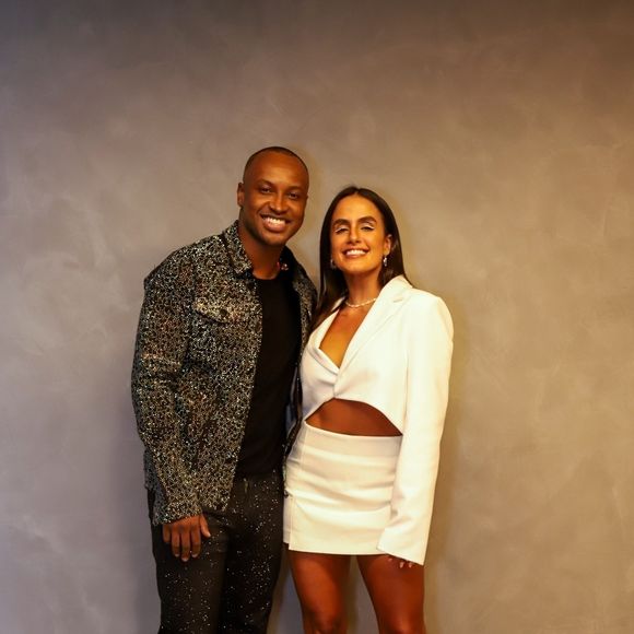 1ª gravidez de Thiaguinho e Carol Peixinho foi revelada pelo casal: 'Nosso amor transbordou e agora somos 3!!'