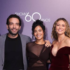 Após 2 semanas de tretas, Cauã Reymond fica fora de fotos de Bella Campos com Humberto Carrão e mais atores de 'Vale Tudo' em bastidor de show dos 60 anos da Globo