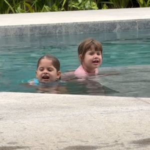 Na piscina, as Marias cantaram 'Sua Boca Mente', hit romântico de Zé Felipe e Ana Castela