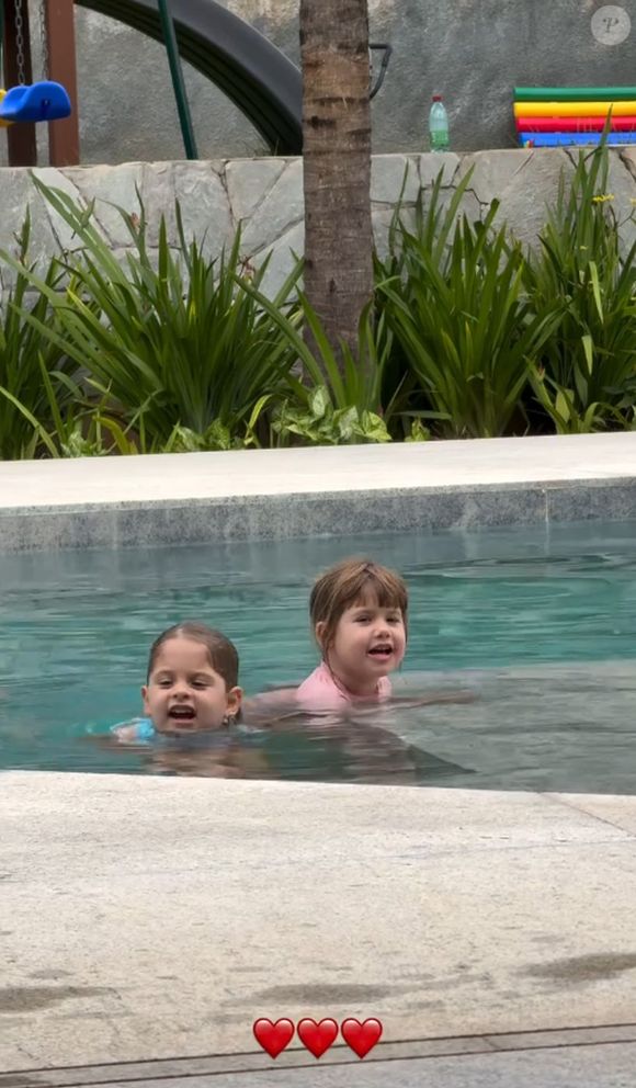 Na piscina, as Marias cantaram 'Sua Boca Mente', hit romântico de Zé Felipe e Ana Castela