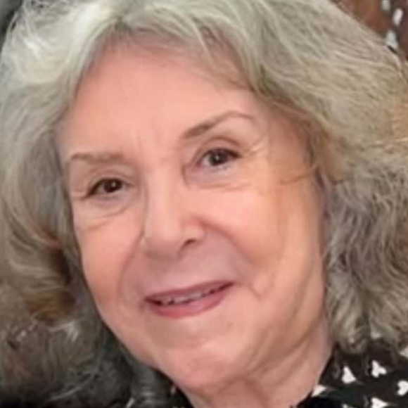 Silvana na reprise de 'História de Amor', Beatriz Lyra vive no bairro do Catete, no Rio de Janeiro, onde mora com uma sobrinha-neta.