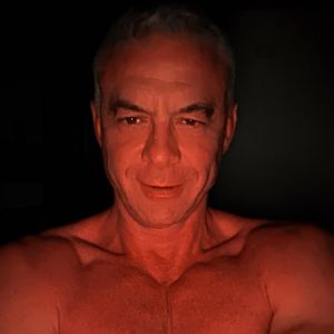 No conteúdo, o ex-marido de Ana Hickmann apareceu sem camiseta e refletiu sobre um 'relacionamento ruim'