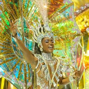 Erika Januza em 2022 estreou pela Viradouro como rainha de bateria no Carnaval; escola foi a 3ª colocada