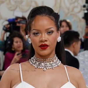 A movimentação de Shakira nas redes fez fãs sonharem com a volta de Rihanna aos palcos em uma aparição histórica no Rio