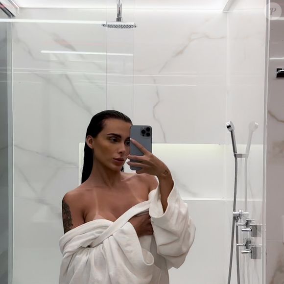 Ex-affair de Neymar, Fernanda Campos voltou a causar nas redes após revelar um episódio no mínimo excêntrico com um fã francês