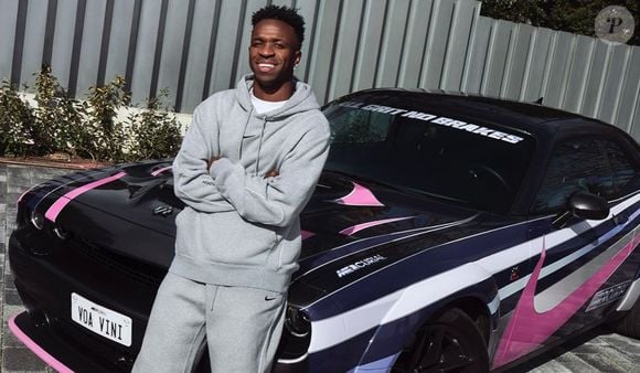 Vinícius Júnior ostenta uma coleção de carros de luxo avaliada em cerca de R$ 8,6 milhões, com Lamborghini Urus