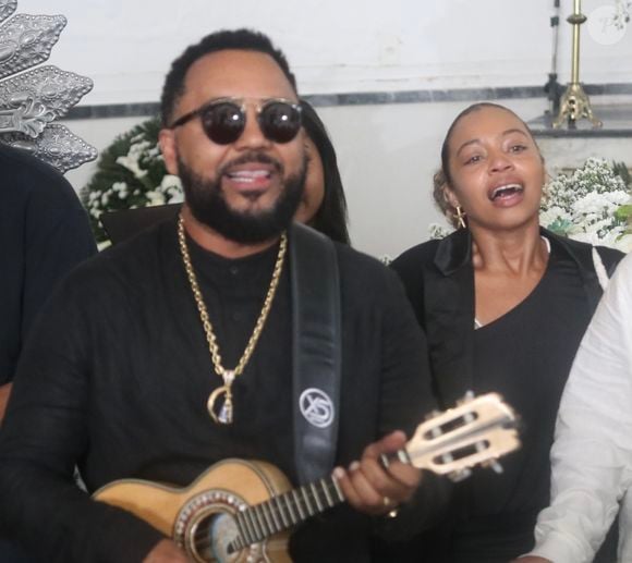 Dudu Nobre havia anunciado nas redes sociais que a família faria um gurufim para a mãe, mantendo uma tradição dos sambistas durante a despedida de Anita Nobre
