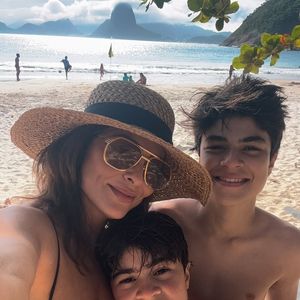 Juliana Paes revelou que os dois filhos, Pedro (15) e Antônio (12), tomaram a vacina contra o vírus HPV