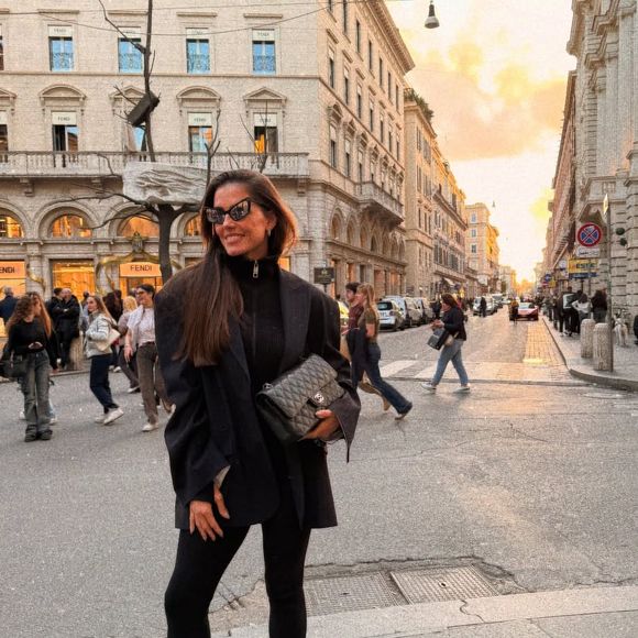 Além dos treinos, Deborah Secco também conta com procedimentos estéticos para acabar com a flacidez abdominal