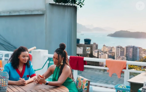 A Globo não escondeu que utiliza chroma key (técnica de efeito visual para reproduzir imagens) na sacada da casa de Juli, e a sequência, de fato, ficou bonita. O problema é que o recurso se deconecta com a história pela artificialidade.