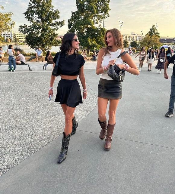 Bruna Marquezine e Sasha Meneghel com botas cowboy para o show de Taylor Swift