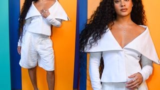 Esse look monocromático de Bella Campos com bermuda e blusa estruturada em evento é tão chique e confortável que causaria inveja na Maria de Fátima