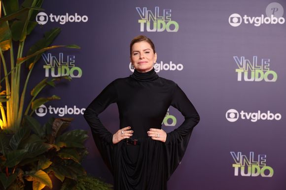 Débora Bloch não é adepta de procedimentos estéticos: a atriz só fez uma rinoplastia e realiza laser no rosto