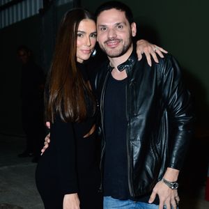 Este é o primeiro relacionamento assumido por Deborah desde o término de seu casamento com o diretor Hugo Moura, com quem tem uma filha, Maria Flor, de 9 anos.