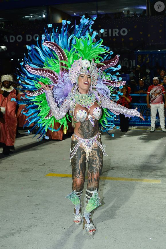 Andressa Urach foi musa da Porto da Pedra no Carnaval carioca