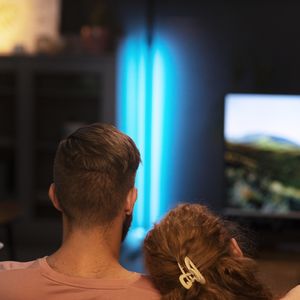 A familiaridade com uma trama pode diminuir o esforço exigido por uma história inédita, tornando aquele filme ou série uma escolha confortável em dias de cansaço