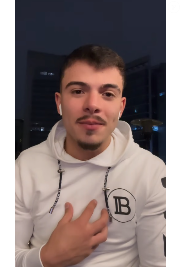 O ator Thomaz Costa, ex-Carrossel, onde interpretou o personagem de Daniel na novela infantil do SBT, deu uma resposta afiada para um internauta durante uma live.