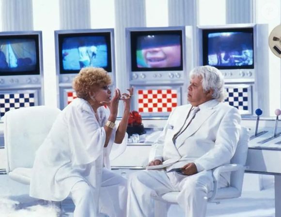 Dercy Gonçalves com Claudio Correa e Castro em foto da novela 'Deus nos Acuda' (1992)