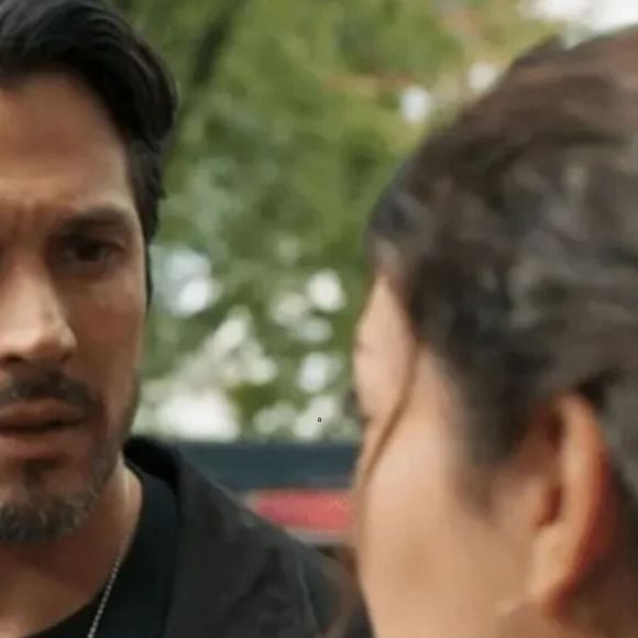 Paulinho (Romulo Estrela) vai investigar a morte de Jorginho por conta própria