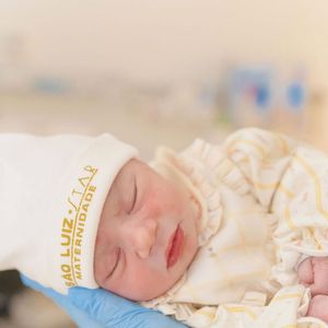 Segunda filha de Neymar e Bruna Biancardi, Mel nasceu no dia 06 de julho de 2025